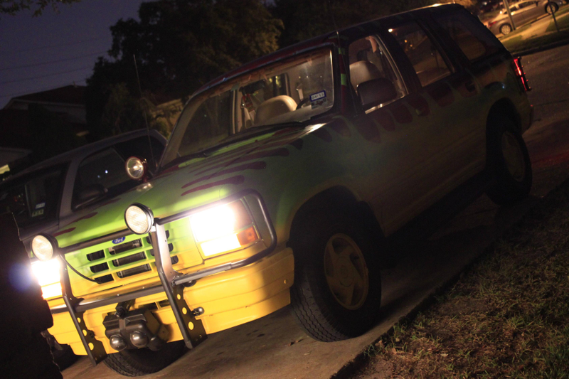 Illustration for article titled How To Build A Painstakingly Perfect Jurassic Park Ford Explorer
